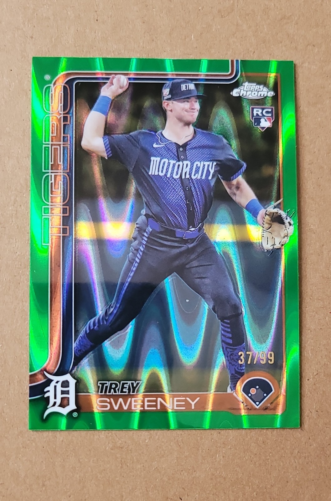 2025 Topps Chrome – Trey Sweeney #6 Green RayWave Refractor /99 (RC)
