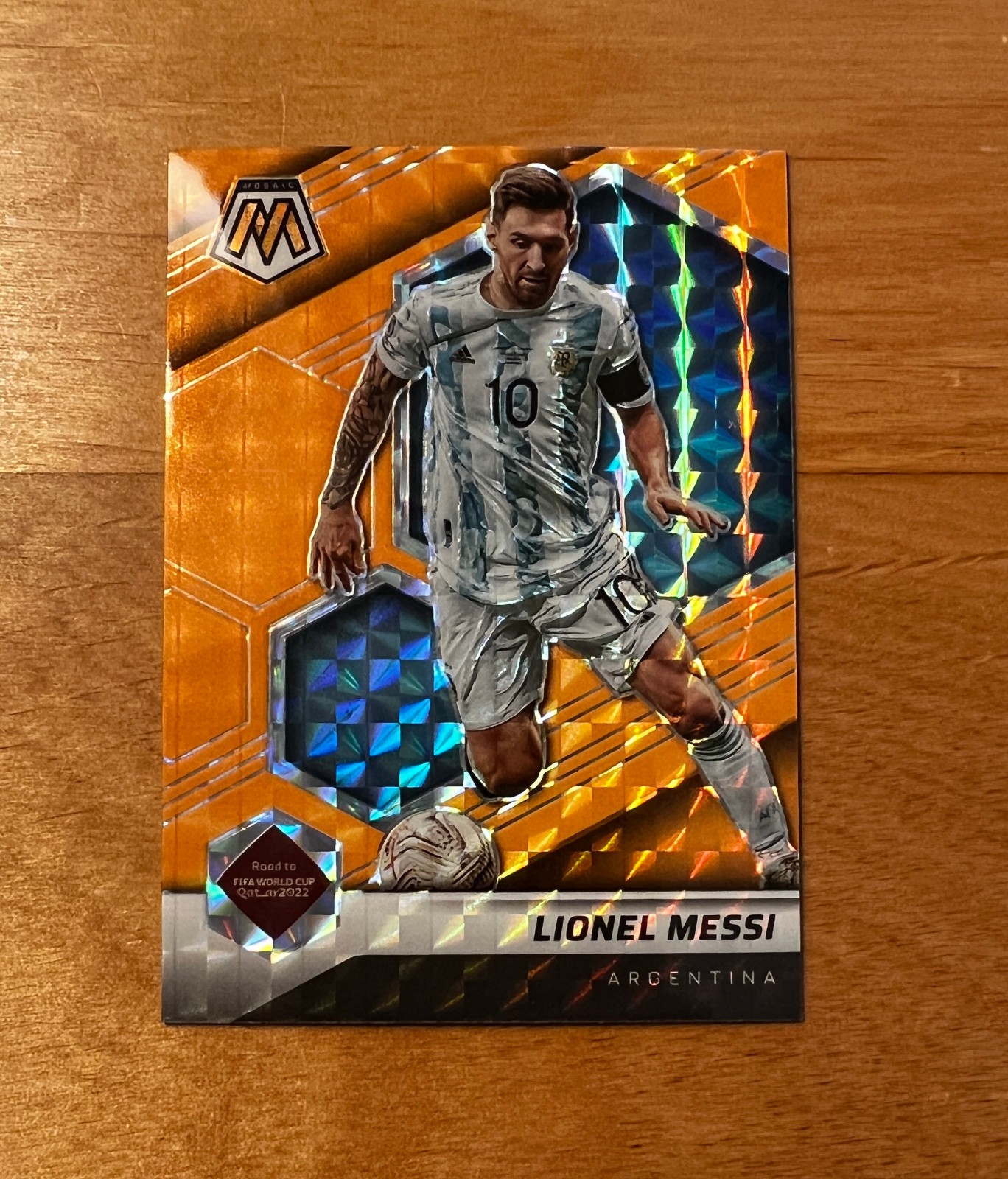 Lionel Messi 2021-22 Panini Mosaic FIFA World Cup #10 Fluorescent Argentina RARE