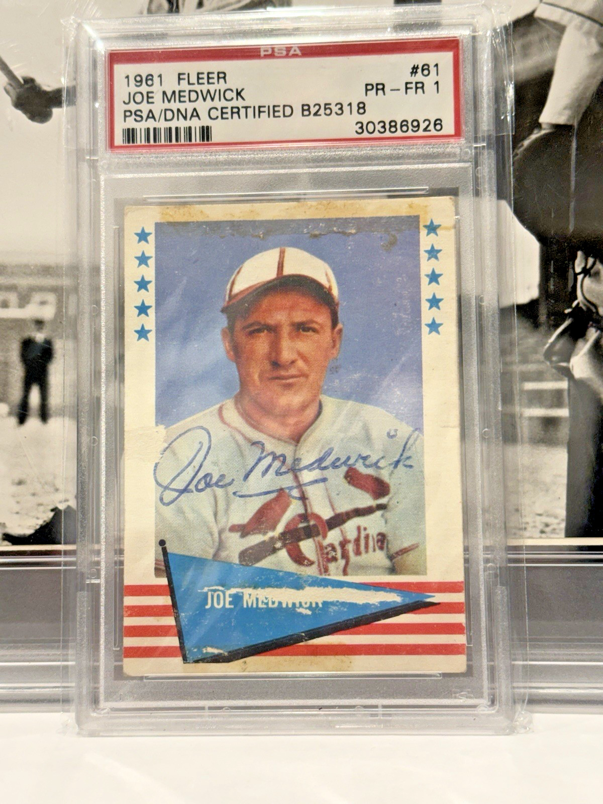 HOF Joe Medwick 1961 Fleer #61 – Auto PSA/DNA Cardinals