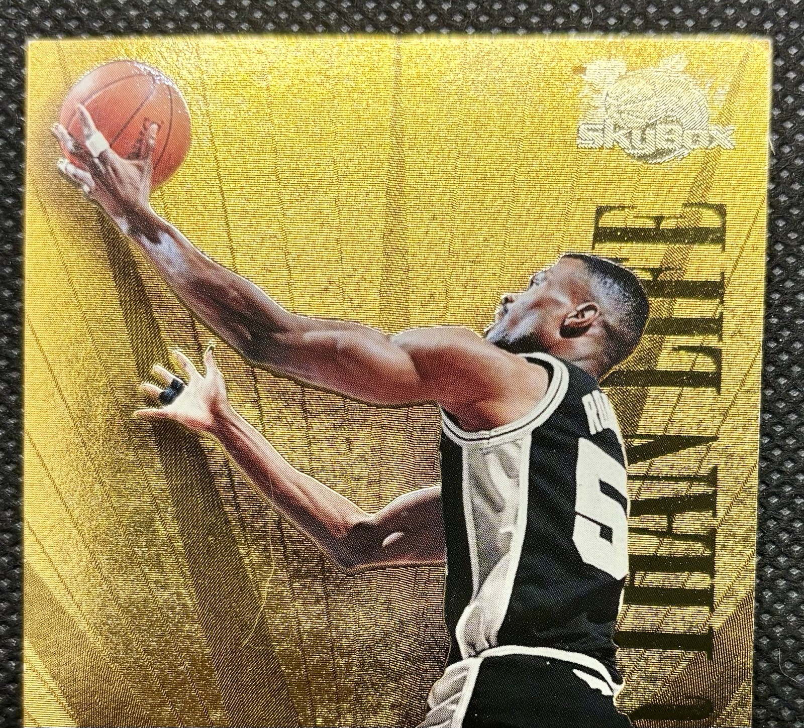 1995-96 Skybox Premium – Larger than Life David Robinson #L9