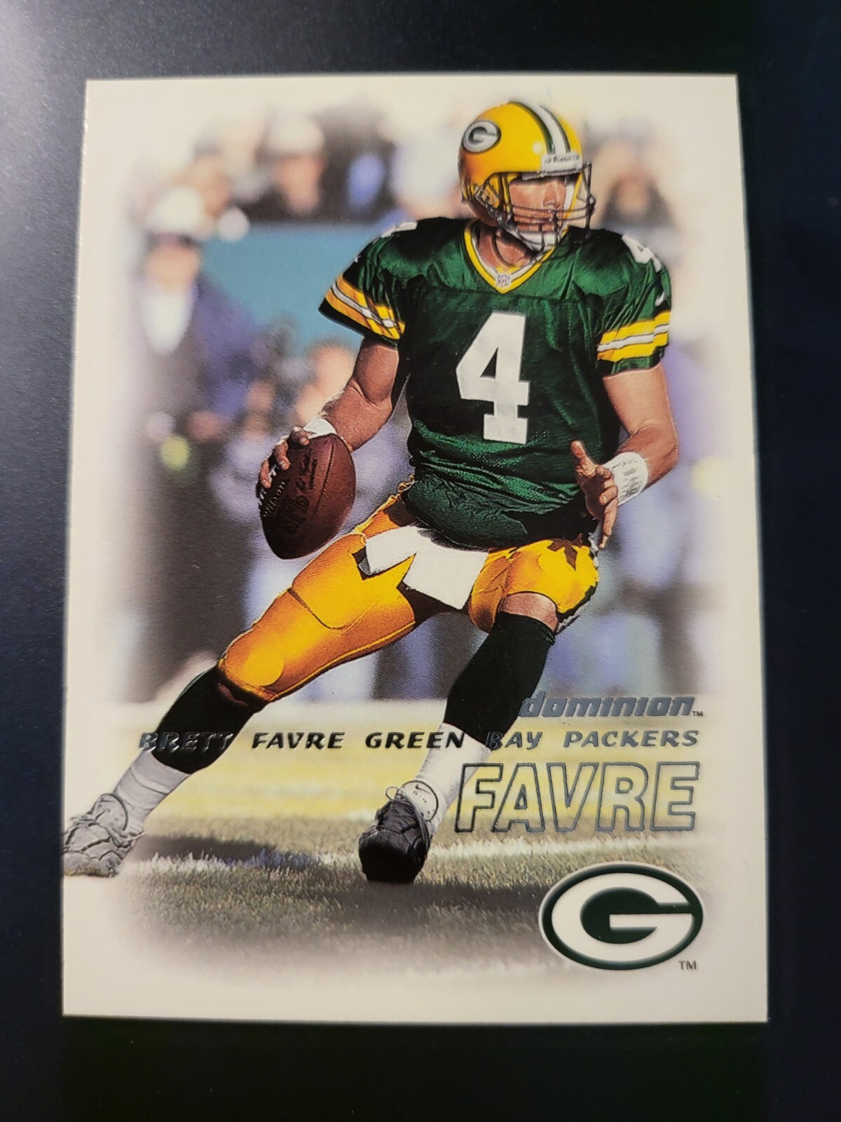 2000 Fleer Skybox Dominion Brett Favre card #180