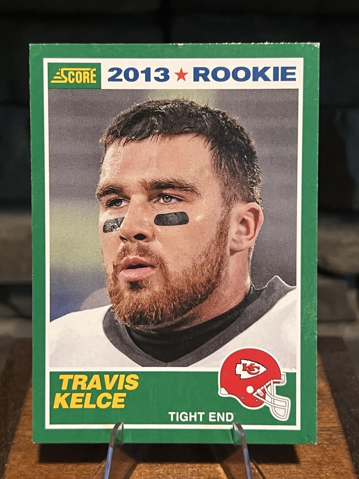 2013 Score – 2013 Rookie Travis Kelce #431 (RC) (slight damage)