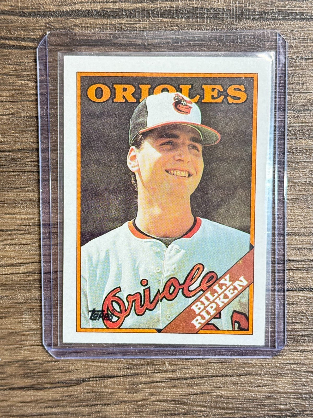 1988 Topps – Billy Ripken ROOKIE CARD #352 (RC) – Orioles